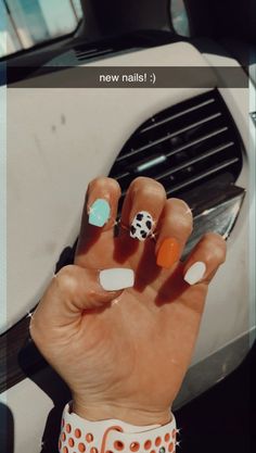 Nails For Tennessee Vacation, Nails Country Concert, Western Gel Nail Ideas, Country Nails Short, Nail Inspo Hawaii, Zach Bryan Nails Design, Tennessee Vacation Nails, Cute Nails Country, Easy Country Nail Designs