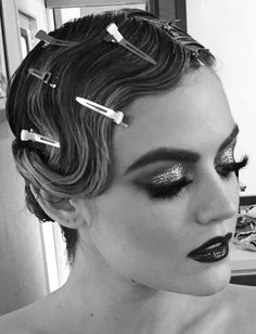 Gatsby Makeup, Roxie Hart, Finger Wave Hair, 1920s Hair, Editorial Hair, Penteado Cabelo Curto, Lucy Hale, Grunge Hair, Hair Waves