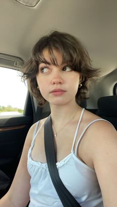 Haircut References, Relatable Girl, Haircut Inspo, Emma Myers, Editing Ideas, Hairstyle Gallery, Short Haircut, Pixie Bob