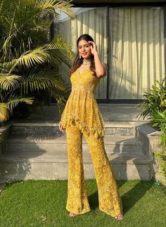 Hello besties!.here we share every modern style that you need to look stunning.Check my account "hometionideas" to see amazing outfits.Dont miss it.#fashionideas#indianfashion#indiandresses#clothes#weddingclothes#teenmodernoutfits#saree#sareeblousecombo#backlessblouse#kidsclothes#lehngadesigns#weddingoutfits Haldi Outfits, Mehendi Outfits, Indian Bride Outfits