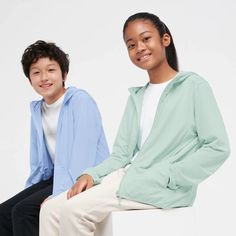 A Lightweight Jacket: Uniqlo AIRism UV Protection Mesh Hoodie Airism Uniqlo, Uniqlo Japan, Uniqlo Airism, Mesh Hoodie, Sports Wear, Styling Ideas