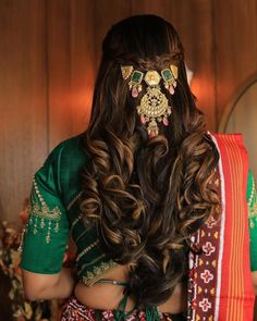 Wedding Hairstyles For Mother, Hairstyles For Engagement, Lehenga Look, Hair Style On Saree, Bridal Hair Buns, Bridal Hair Inspiration, Wedding Hairstyles Bride, Indian Wedding Hairstyles