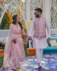 Wedings Drees Couple, Couple Outfits Matching For Wedding, Couple Clothes Matching Wedding, Bride And Groom Matching Outfits, Matching Couple Outfits Wedding, Couples Wedding Outfits, Engagement Dress For Groom, Wedding Matching Outfits, Grooms Outfit