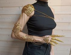 Full Arm Armor in gold tone from claw rings up to shoulder Anallergic metal alloy (lead and nickel safe) with Stainless Steel Chains Includes Express UPS shipping Breastplate Armor Woman, Shoulder Armor Women, Hand Armor Design, Full Body Jewellery, Gold Arm Bands, Gold Goth Aesthetic, Vambrace Armor, Militaristic Fashion, White And Gold Armor