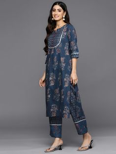 Elevate your ethnic wardrobe with our exquisite collection of Pakistani straight kurtis paired stylish pants. Perfect for any occasion, these outfits seamlessly blend traditional designs contemporary elegance. Made from high-quality fabrics, feature intricate embroidery, elegant prints, and a flattering cut that exudes sophistication. Baby Pink Aidah Modal Chikankari Straight Kurti TheChikanLabel designer studio presents Kurti. Floral motifs embroidery delicately placed on handmade chikankari kurti. This perky hand embroidered Lucknowi kurti is reminiscent blooming springs the serenity surrounds it. Your skin will surely fall in love soft fabric. keep you comfortable all day long make yourself happier. ▪ Hand-Made, Not Machi HAND CRAFTED KURTA DESCRIPTION Diwali Wear, Elegant Prints, Lucknowi Kurti, Motifs Embroidery, Kurti Cotton, Kurta Women, Long Tunic Dress, Women Kurti, Chikankari Kurti