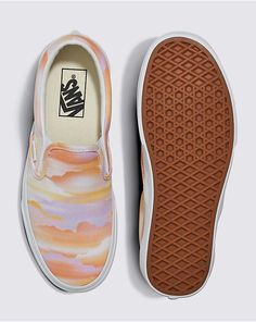 Classic Slip-On Shoe Tenis Vans, Vans Store, Pastel Print, Shoes Teen, Vans Slip On, Cultura Pop, Slip Ons, On Shoes, Slip On Shoes