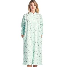 This Long Quilted Lounger Housecoat Robe from Casual Nights, exceptionally lightweight made from cotton blend soft to the touch fabric. Lounge robe features; long sleeves, quilted detail, embroidered flowers, front hand pocket, 7 easy button front closure makes this lounger easy to wear. Mid-calf length measures approx. 44 Inches. A comfort loose fit style perfect for spas, shower houses, lounging, changing. sleeping and more. Size: M.  Color: Green.  Gender: female.  Age Group: adult. Womens Robes Long, Quilted Robe, Best Winter Coats, House Coat, Lounge Robes, Dress Mint, Outfit Women, Womens Robes, House Dress