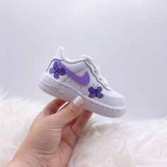 Cute Baby Shoes Girl, Custom Nike Airforce 1 Baby, Air Force Bebe, Baby Air Force Ones, Nike Shoes For Kids, Shoes For Kids Girl, Painted Baby Shoes