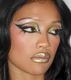 Hooded Eye Drag Makeup, Brat Girl Summer Makeup, Maximalism Makeup, Brat Makeup, Eccentric Makeup, Editorial Glam, Catwalk Makeup, Exotic Makeup, Futuristic Makeup