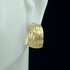 This Sleek Curves 14kt Yellow Gold Will Go With Any Attire. J Hook But Close To Hoop Style, Tapered Up To The Widest Side Is 8.71mm, 15.4mm Wide, Matching Pair Ear Nut. Weight 1.4gm. Hallmark 14k (1 Inch = 25.4 Mm; 1 Dime = 17.9mm). All Items Are Pre-Owned Unless Otherwise Stated. This Means They Have The Usual Aspects Of Pre-Owned Jewelry, Such As Light Scratches, Wear And Tarnish. Please Review All The Photos Which Will Be Part Of The Description. Hook Earrings, Red Gold, Red Yellow, Hallmark, 1 Inch, Jewelry Earrings, Yellow Gold, Sleek, Womens Sizes