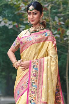 Product Features: Saree Color: Beige Blouse Color: Beige Saree Fabric: Paithani Silk Blouse Fabric: Paithani Silk Work: Woven Wash: Dry Clean Occasion: Festive Product Type: Saree Disclaimer: There will be slight difference in digital to actual image Gujarati Saree, Cream Saree, One Minute Saree, Paithani Saree, Salwar Dress, Beige Blouse, Dress Salwar Kameez, Woven Art, Lehenga Collection