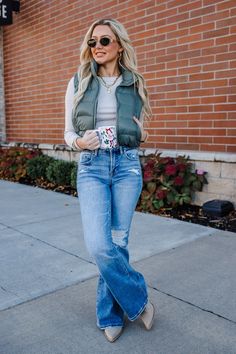 The PERFECT cropped vest! Our Snowdrift Puffer Vest features a full-zip front with a high neckline and cinchable hem. True to size. Ariel is 5'5" and is wearing a small. Size up if you prefer a more oversized look. Cowgirl Closet, Green Vest, Oversized Look, Cropped Vest, Pinterest Closet, Vest Outfits, Fall Style, Puffer Vest