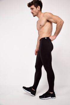 Description: Core Black Men's Leggings Breathable & Moisture Wicking 4-Way Super Stretch Fabric Machine Wash Cold, Quick Drying Durable Nylon / Spandex Bolt Logo Patch This design does not have pockets Model is 6’2’’ (189cm) tall, 34’’ (86cm) waist and wears size Large. Functional Stretch Tights, Full Length Functional Elastane Tights, Functional Full Length Elastane Tights, Functional High Stretch Black Pants, Tight Functional Elastane Pants, Functional Tight Elastane Pants, Functional Elastane Pants, Functional Micro-elastic Full-length Pants, Functional Full-length Micro-elastic Pants