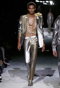 Solar Surfer, Tom Ford Menswear, Glitter Blazer, Capitol Couture, Fashion Trending Moodboard, 20th Bday, Summer Suits Men, Menswear Details, Silver Outfits