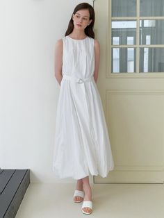 This is a minimal and unique dress by KINDABABY that is made out of high quality and sturdy fabric. With trendy design detail and feminine mood, you can style it for your daily casual outfit.- Balloon detail on the hem- Detachable long belt- Maxi length and sleeveless design Modern White Midi Dress For Daywear, Modern White Midi Dress For Summer, Modern White Cotton Dress, Modern Spring Maxi Dress For Work, Modern Cotton Dresses For Daywear, Modern Cotton Daywear Dress, Modern White Summer Dress, Modern Cotton Midi Dress For Summer, Minimalist Sleeveless Midi Dress For Spring