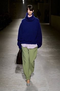 Paris Fashion Week Runway, Belted Trench Coat, Apron Dress, Fashion Week Runway, Fragrance Collection, Winter Mode, Dries Van Noten, Fall 2024, Jil Sander