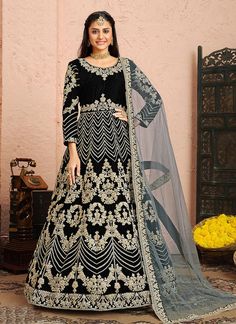 Black Anarkali Suit Velvet Anarkali Suits, Velvet Anarkali, Anarkali Tops, Black Anarkali, Floor Length Anarkali, Pakistani Women, Designer Anarkali Suits, Wedding Pakistani, Gown Suit