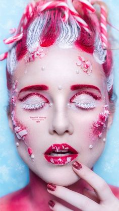 Candy Makeup Ideas, Diy Eye Makeup, Candy Cane Makeup, Xmas Makeup, Christmas Eye Makeup, Candy Makeup, Makeup Inspired, Christmas Makeup Look, Holiday Makeup Looks