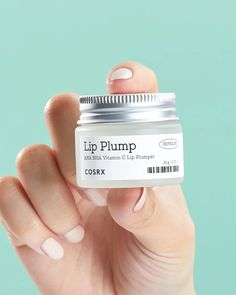 An AHA/BHA-filled lip plumper that leaves your lips both healthy and plump. This plumper has a jelly-like consistency that melts onto your lips to create a water-glow look. Vacation Prep, Sugar Lip Scrub, Cracked Lips, Sugar Lips, Aha Bha, Lip Sleeping Mask, Lip Butter, Sleeping Mask, Lip Mask