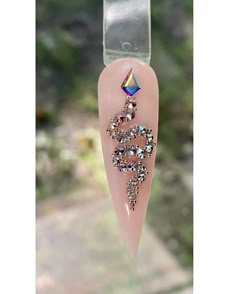 Rhinestones Nail Art, Nail Stone Art, Stone Design Nails, Crystal Nail Art Design, Jewelry Nail Art, Stones Nails, Swarovski Nails Designs Simple, Mail Crystal Designs, Nail Art With Gems Rhinestones