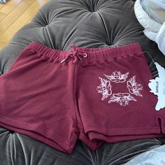 Nwt Boys Lie Maroon Shorts Casual Burgundy Bottoms For Loungewear, Burgundy Casual Loungewear Bottoms, Casual Burgundy Shorts, Summer Cotton Bottoms In Burgundy, Summer Cotton Burgundy Bottoms, Burgundy Cotton Bottoms For Summer, Summer Burgundy Cotton Bottoms, Summer Burgundy Shorts, Burgundy Shorts For Summer