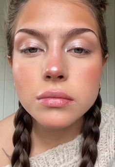 Ethereal Aesthetic Makeup, Soft Fairy Makeup, Maquillaje Glowy, Olive Skin Tone Makeup, Cold Makeup, Fair Skin Makeup, Summer Makeup Looks, Base Makeup, Makeup Mistakes