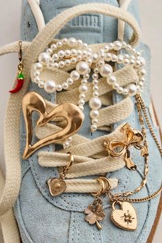 Shoes With Chains, Sneaker Accessories, Sneaker Charms, Montessori Christmas, Shoelace Charms, Hippie Vibes, Free People Shoes, Swag Shoes, Warm Blankets