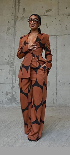 African Winter Outfits, Business Casual Work Party Outfit, Afrocentric Aesthetic Fashion, 70s Fashion Black Women Outfit, Wedding Outfit Suit Women, Winter Wedding Guest Outfit Black Women, Classy Pantsuits For Women, Wedding Officiant Attire Women, Corporate Outfits Dress