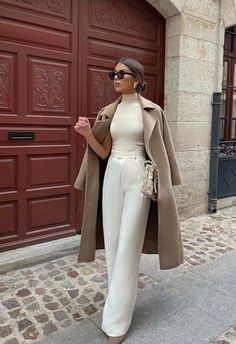 Winter White Wide Leg Pants Outfit, Beige Wide Pants Outfit, Formal Wide Leg Pants Outfit, Beige Outfit Casual, Beige Dress Pants Outfit, White Wide Leg Pants Outfit, Classy Office Outfit, Outfit For Office, Mum Outfits