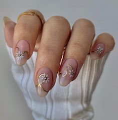 Nails Yellow, Graduation Nails, Daisy Nails, Flower Nail Designs, Casual Nails, Her Nails, Flower Nail, Pretty Acrylic Nails