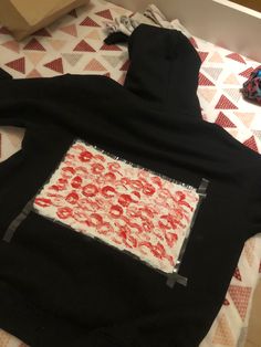 Black Hoodie With Kisses Diy, Kisses Hoodie, Gifts Aesthetic, Boyfriend Kissing, Hoodie Diy, Red Acrylic Nails, Bf Gifts, Creative Gifts For Boyfriend, Outfit White