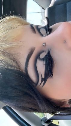 #makeup #graphicliner #eyeliner #makeuplook #gothgirl #atlmakeup #gothmakeup Fun Makeup Eye Looks, Eyeliner Goth Ideas, Cute Makeup Hooded Eyes, Goth Rhinestone Makeup, Gothic Butterfly Makeup, Dark Edgy Makeup, Gothic Elf Makeup, Winter Goth Makeup, Y2k Graphic Eyeliner