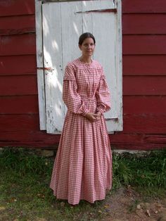 This day dress belonged to Elizabeth Ann Fullwood Aycock (c1828-1864). Born in Old Sumter District in South Carolina c.1828, Elizabeth Ann Fullwood was the daughter of William J. Fullwood and Lavinia Pringle. Elizabeth married James H. Aycock in 1855. The mother of three, Elizabeth Prairie Dress Pattern, Modest Jean Skirts, Trek Clothing, Pioneer Clothing, Pioneer Dress, Fig Leaf, Leaf Patterns, Fig Leaves, Period Outfit