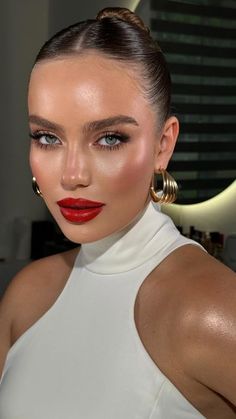 Holiday Makeup Red Lips, Glam Makeup Red Lips, Red Lip Makeup Look, Makeup Ojos, Natural Glam Makeup, Bad Makeup, Make Up Inspo, Natural Glam