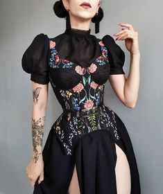 Black Corset Outfit Goth, How To Style Corset, Corset Streetwear, Corset With Cups, Patterned Clothes, Corset Over Dress, Corset Closure, Outfit Corset, Starry Night Dress