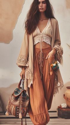 Boho At Work Outfits, Boho Spring Outfits 2024, Rich Hippie Aesthetic, Boho Outfits Spring, Fashion Boho, Boheme Chic Outfit, Bohemian Outfits Summer Boho Chic, Bohemian Outfit Ideas Casual, Boho Look Outfit