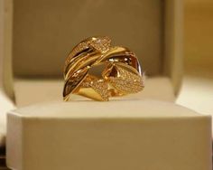 Latest Ring Designs, خواتم خطوبة, Faberge Jewelry, Delicate Gold Jewelry, Gold Bridal Necklace, Diamond Earrings Design