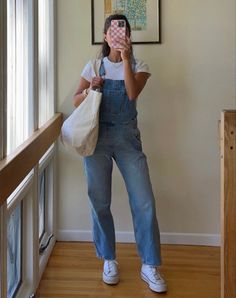 Outfit Inspo Overalls, Overall Aesthetic Outfit, Overall Outfits Aesthetic, Cute Dungaree Outfits, Dungarees Aesthetic, Dungarees Outfit Aesthetic, Overall Outfit Ideas