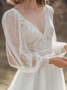 Wedding Gown Cottagecore, No White Wedding Dress, Lace Elopement Dress, Cream Wedding Dress Vintage, White Dress Summer Classy, Soft Natural Wedding Dress, Short Sleeved Wedding Dress, Wedding Dress With Short Sleeves, Woodland Wedding Dress