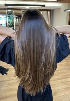 Long Brunette Hair, Brown Hair Inspo, Brunette Hair With Highlights, Brunette Balayage Hair, Long Hair Color, Haircuts Straight Hair, Balayage Brunette, Hair Shades