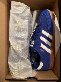 Blue Sambas Adidas Outfit, Blue Sambas Adidas, Blue Samba Adidas Outfit, Addidas Shoes Samba, Blue Adidas Samba, Adidas Samba Aesthetic, Adidas Samba Blue, Blue Sambas, Blue Samba