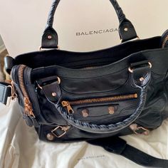 Authentic Balenciaga Motocross Giant City Bag Brand New And Never Been Used Balenciaga Top Handle Bag Black Leather Rose-Gold Hardware Rolled Handles & Single Adjustable Shoulder Strap Single Exterior Pocket Canvas Lining & Single Interior Pocket Zip Closure At Top Includes Compact Mirror Dimensions: Length: 13.5 Inches Height: 10.5 Inches Shoulder Strap: 40 Inches Please Serious Inquiries Only!!! No Low Balls! No Returns! Thank You! Balenciaga Giant City Bag, 2000s Bags, Balenciaga Top Handle Bag, Balenciaga Purse, Balenciaga Top, Leather Rose, Dream Bags, Black Balenciaga, Balenciaga Handbags