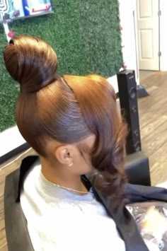 Updo Ponytail Hairstyles For Black Women, Up Dos For Long Hair Black Women, High Curly Ponytail Weave Black Women, High Ponytail Hairstyles For Black Women, Updo Styles For Black Women, Black Hair Bun Styles, Bridesmaid Hairstyles Black Women, Updo Hairstyles For Black Women, Styles For Naturally Curly Hair