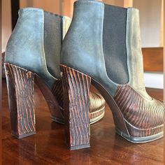 -Great Condition -Vintage Russian Style Collection -Leather And Suede More Photos If Requested Chanel Green, Shoes Chanel, Russian Style, Russian Fashion, Chanel Shoes, More Photos, Bootie Boots, Ankle Boots, Chanel