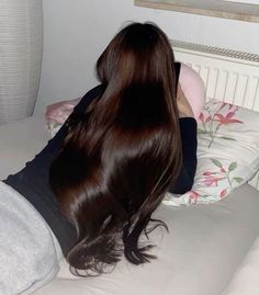 Beautiful Shiny Hair, Long Shiny Brown Hair, Perfect Long Hair, Good Hair Aesthetic, Glass Hair Aesthetic, Vision Board Long Hair, Soft Hair Aesthetic, 40 Kg Aesthetic, Doing Hair Aesthetic