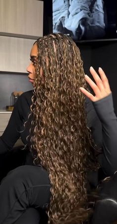 Honey Blond Knotless Box Braids, Ombre Blonde Braids Black Women, Braided Color Hairstyles, Summer Braids Hairstyles For Black Women, Braided Hairstyle Colors, Tyla Braids Boho, Human Boho Knotless, Brown Blonde Ombre Braids, Braids With Light Brown Highlights