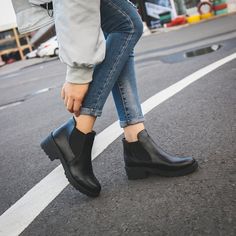 Black Women Martins Ankle Boots Womens Black Booties, Hot Style, Women Boots, Martin Boots, Waterproof Boots, Boots Outfit, Leather Ankle Boots, Moda Casual, Teen Fashion