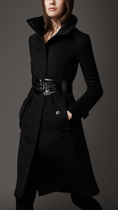 Burberry Mode Tips, Burberry Coat, Looks Black, Looks Chic, Cashmere Coat, Coco Chanel, Elvis Presley, Black Coat