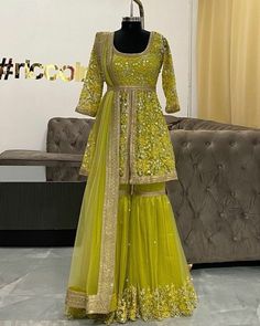 Mehndi Outfit Ideas, Mehndi Outfit, Mehndi Dress, Latest Bridal Dresses, Pakistani Fancy Dresses, Beautiful Pakistani Dresses, Salwar Kamiz, Afghan Dresses