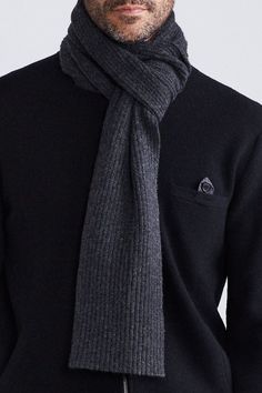 Our most versatile scarf in ribbed cashmere. MCYQJF4 - 100% Cashmere - 3x3 ribbed - Unisex Men Scarf Style, Mens Scarf Fashion, Man Scarf, Mens Winter Scarf, Mens Knitted Scarf, Black Coat Men, Scarves For Men, Men Scarf, Mens Scarf